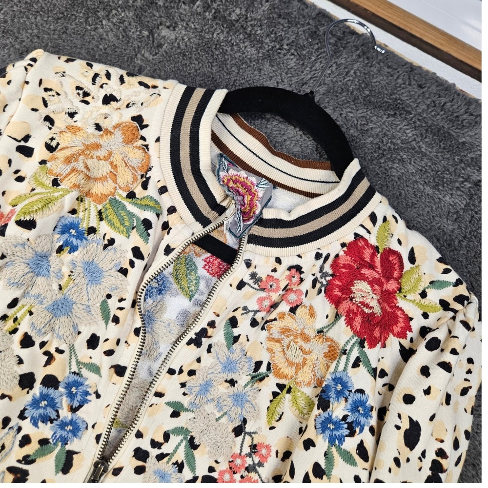 Johnny Was Bomber Jacket Womens Medium Cream Leopard Floral Embroidered Zip Up